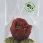 BIO Baccararose auf Blatt