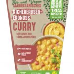 Bio Marokkanisches Kichererbsen-Erdnuss-Curry mit Banane und Süßkartoffelpüree