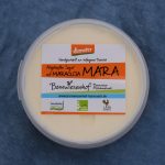 Mara, abgetropfter Jogurt auf Pfirsich-Maracuja, handverschöpft