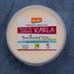 Karla, abgetropfter Jogurt auf Kirsch, handverschöpft
