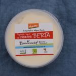 Berta, abgetropfter Jogurt auf Erdbeer, handverschöpft